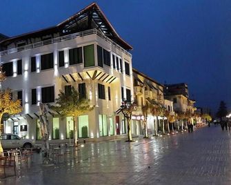 White City Hotel & Restaurant - Berat - Outdoors view