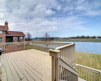 Dyer Family Escape - 20 Mi to Lake Michigan! - Schererville - Balkón