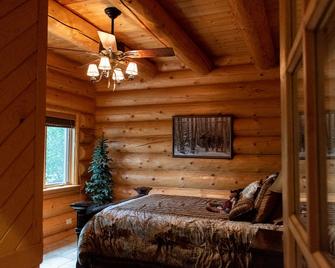 Huge Family Cabin near Park City; private pond; bunkhouse; and much more - Coalville - Habitación