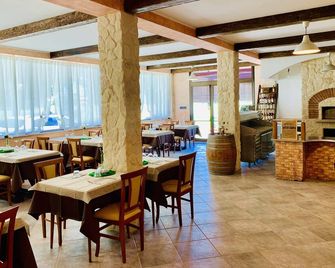 AMG Hotel Grifo - מונטפולצ'אנו - מסעדה