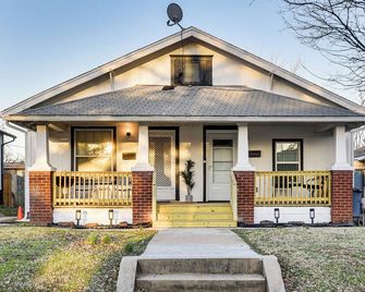 1 Mi to Tulsa Arts District: Updated Home w/ Deck! - Tulsa - Building