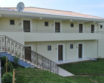 Finiki Plaza - Methoni - Budova