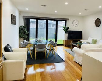 D121 Fabulous Marsh Stay - Maidstone - Living room