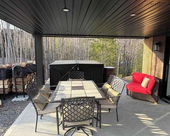 Spa - Chalet Sur Les Sentiers du Pic-Bois - Thetford Mines - Patio