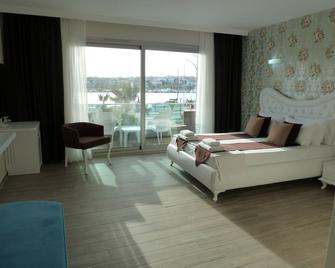 Dalian Elite Hotel - Cesme - Bedroom