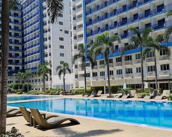Sea Residences - Condo R Us - Manila - Pool