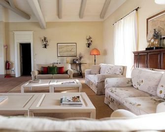 Relais dei Poderi Einaudi - Dogliani - Huiskamer