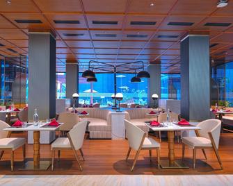 تاج هوتل آند كونفينشن سنتر، أجرا - اغرا - مطعم