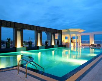 โรงแรมเคปราชา - ชลบุรี - สระว่ายน้ำ