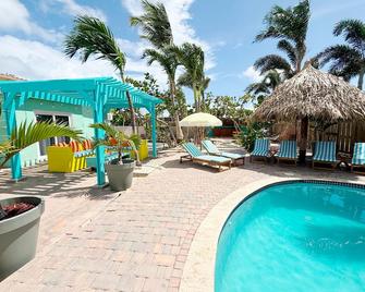 Aruba Palms Escape Suites - Noord - Pool