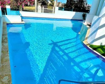 Porta Del Sol CV - Aguadilla - Piscina