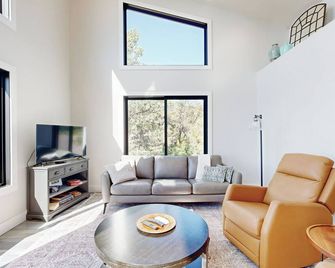 Mountain Retreat w/ Panoramic Views, Fire Pit - Cedaredge - Sala de estar