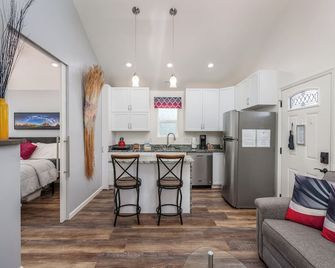 New Construction Relax In Luxury King Bed! - Sedona - Kitchen