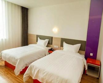 Lujia Hotel - Dongying - Bedroom