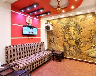 Hotel Blueee Sagar Near Golden Sea Beach - Puri - Front desk