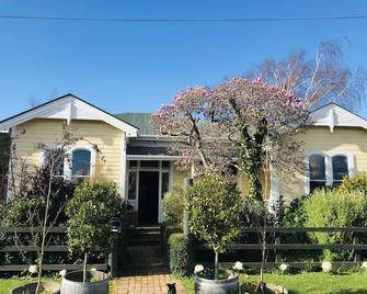 Prodigal Daughter Gourmet Lodge - Martinborough - Edificio