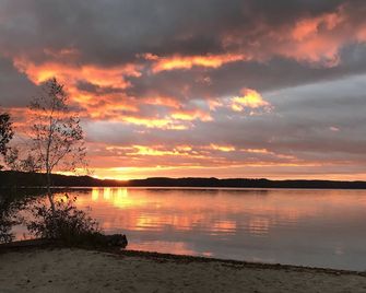 Cozy, Romantic, & Private On Big Glen Lake - Glen Arbor