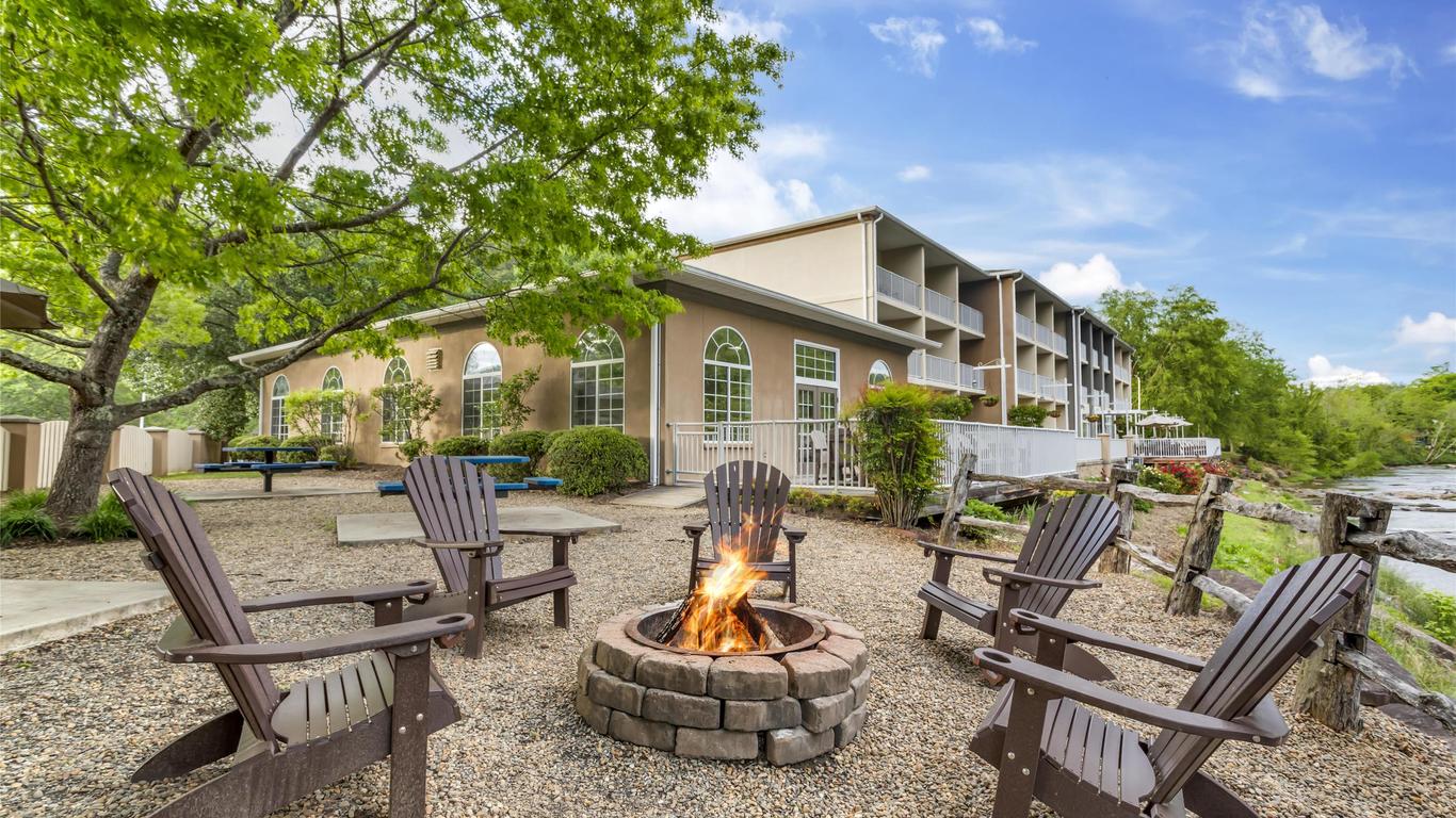 Best Western Plus River Escape Inn & Suites