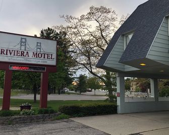 Riviera Motel - Mackinaw City - Building