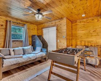 Charming 3-bedroom cabin with AC and WiFi in delightful Pottsboro - Pottsboro - Sala de estar