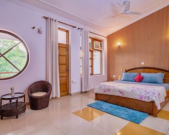 White House By The Ganges - Rishikesh - Bedroom