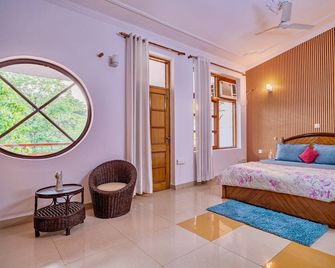 White House By The Ganges - Rishikesh - Bedroom