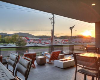 Holiday Inn & Suites Pigeon Forge Convention Center By IHG - Pigeon Forge - Parveke