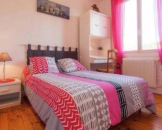 Cozy Garden Retreat Malemort - Malemort - Bedroom