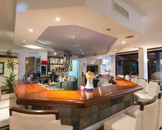 منتجع بافوس غاردينز هوليداي - بافوس - بار