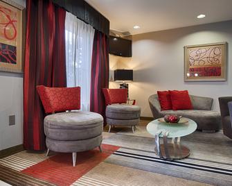 Best Western Plus Goodman Inn & Suites - Horn Lake - Living room