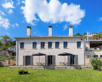 Apeiros Chora Hotel - Ano Pedina - Gebäude