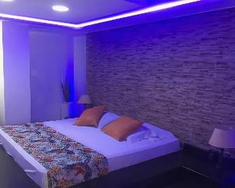 Hotel Six Avenue - Cali - Bedroom