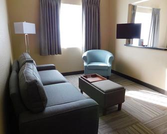 Island Suites - Lake Havasu City - Phòng khách