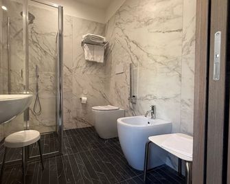 Hotel Maiuri - Pompeya - Baño