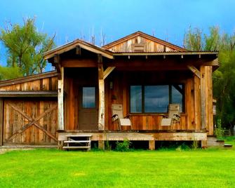Romantic Cabin Getaway Along The Madison - Ennis - Building