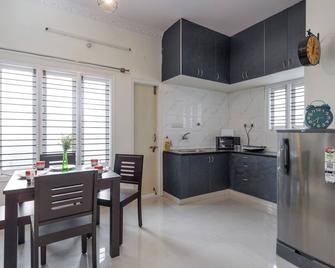 Jazzy 2BHK Penthouse-12 to mins-Manyata-Karle Town Center-Bhartiya City - Thành phố Bangalore - Phòng bếp