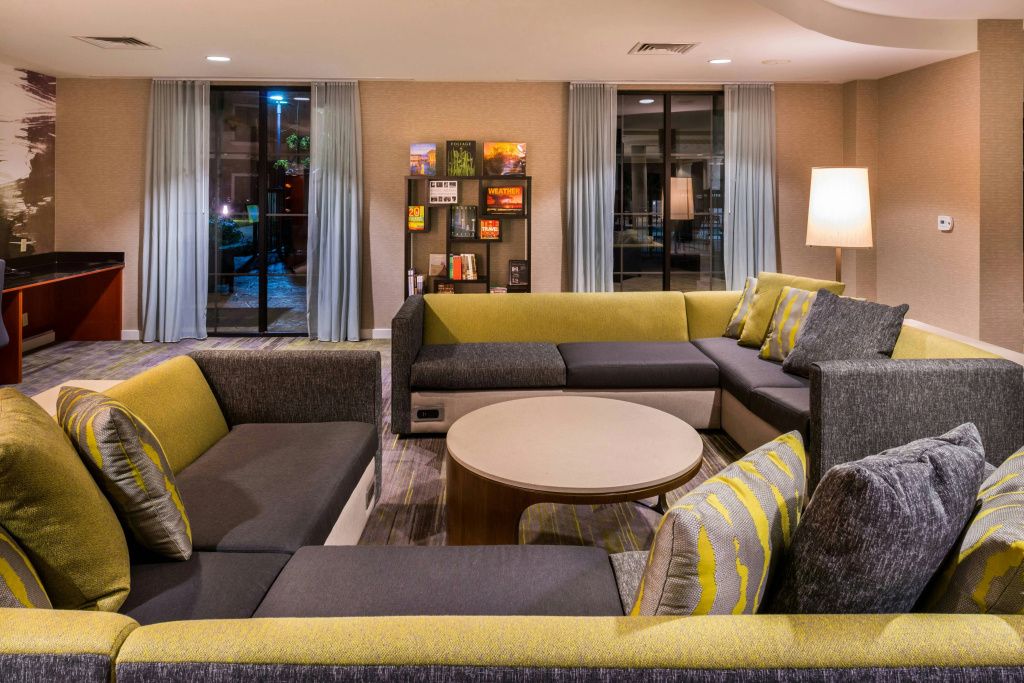 Courtyard by Marriott San Luis Obispo - סן לואיס אוביספו - טרקלין