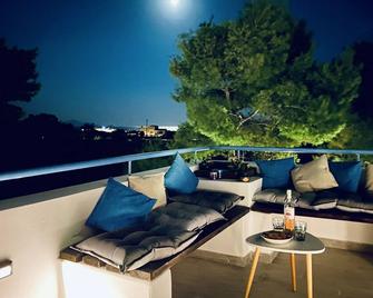 Marmaraki Village House & Apartments - Kardamena - Balcón