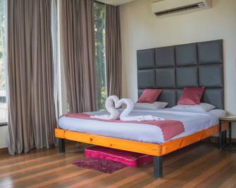 Thavika Silverwoods Residence - Yelagiri - Habitación