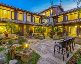 Lijiang E-Outfitting Boutique Hotel - Lijiang - Patio