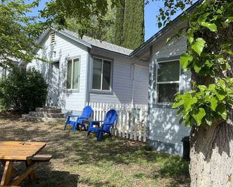 \nNew all-inclusive resort by Clearlake with Tesla Charging Station - Clearlake - Patio