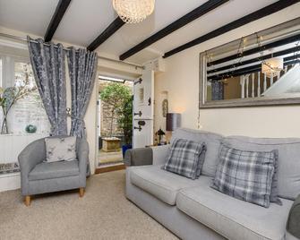 Dolls Cottage - Looe - Living room