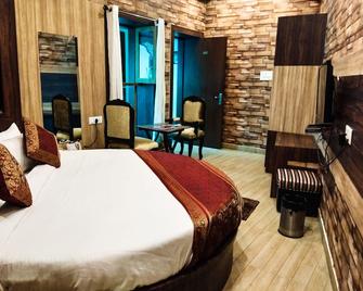 Dwivedi Hotels Sri Omkar Palace - Varanasi - Bedroom