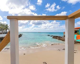 Maho Beach House - Charming Studio - Beach Access - Simpson Bay - Beach