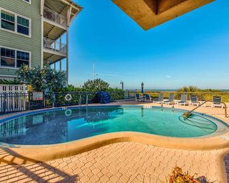 Seahorse 401 NEW Listing|Stunning|3 Balconies|Modern|Updates w|granite. - Indian Rocks Beach - Piscine