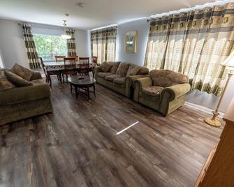 Sauble Beach Lodge - Sauble Beach - Living room