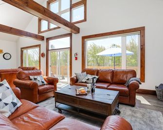 Luxury Mountain Retreat with private hot tub 82958 - The Blue Mountains - Living room
