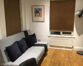 Marble Apartments Effra Court - London - Living room