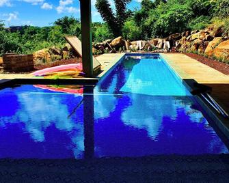 Big Sky Lodge - Crochu - Pool