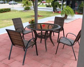 Travel Inn Fort Pierce - Fort Pierce - Patio